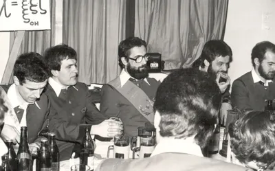 Valétaelnökként 1981-ben (középen, szalaggal)