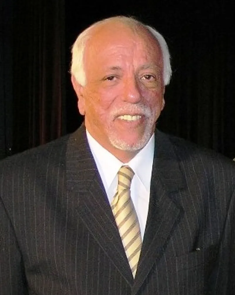 Schöner Alfréd portré