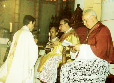 Pappá szentelés Nyíregyházán, a Magyarok Nagyasszonya római katolikus templomban. (1986. augusztus 2.)